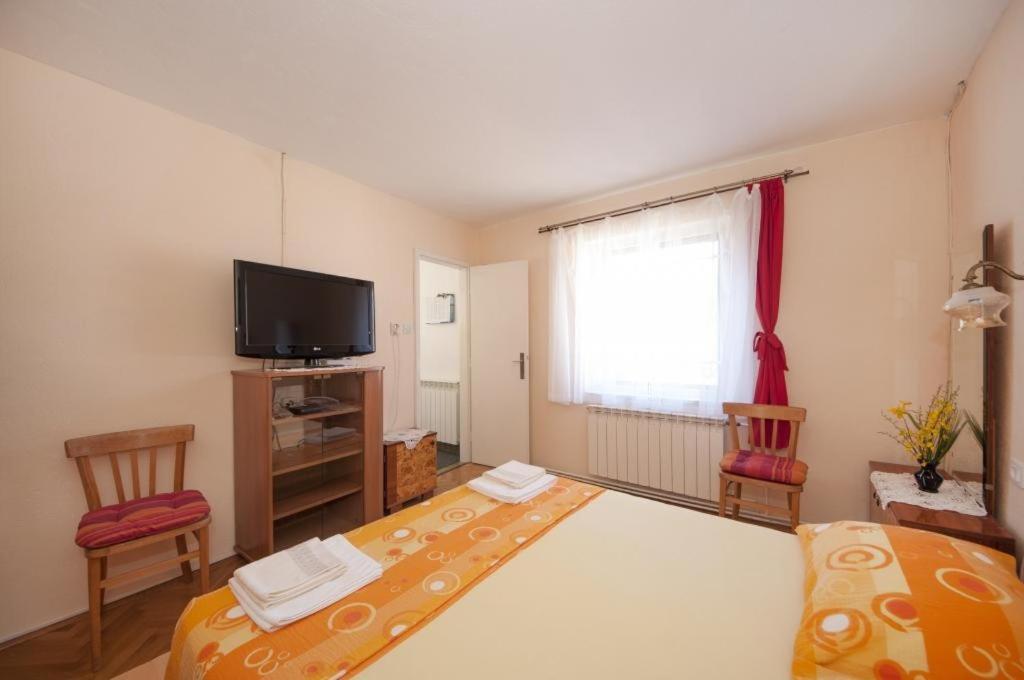 Apartments Gorana Splitska Rum bild